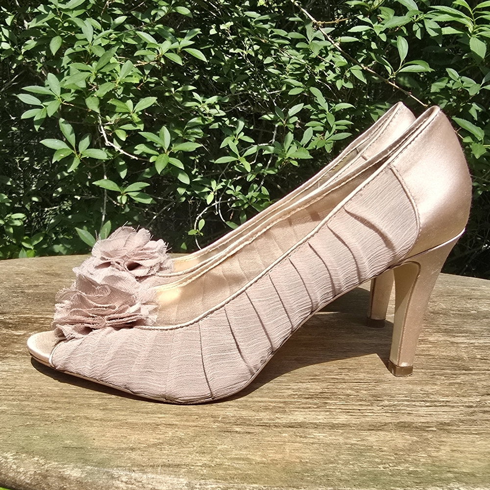 Elegant Women's Heels with Floral Accent